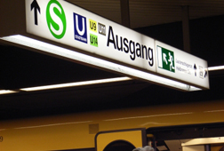 Hinweisschild S-Bahn